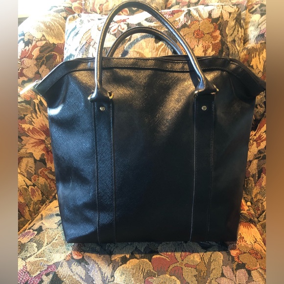 Black Bag - Large - Gold Accents - Picture 3 of 5